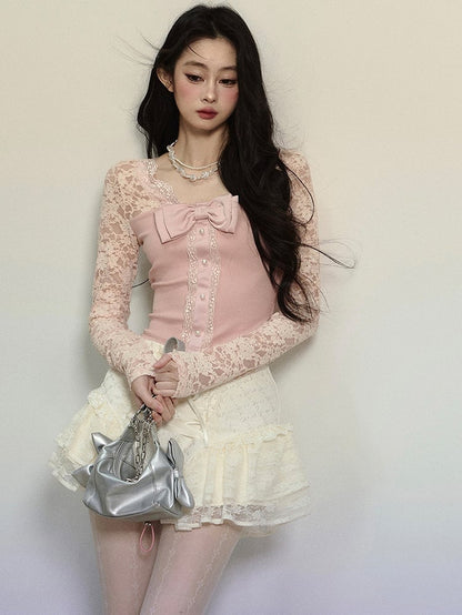 Rosa Stricktop mit Schleifendetails, Spitzenärmeln und V-Ausschnitt