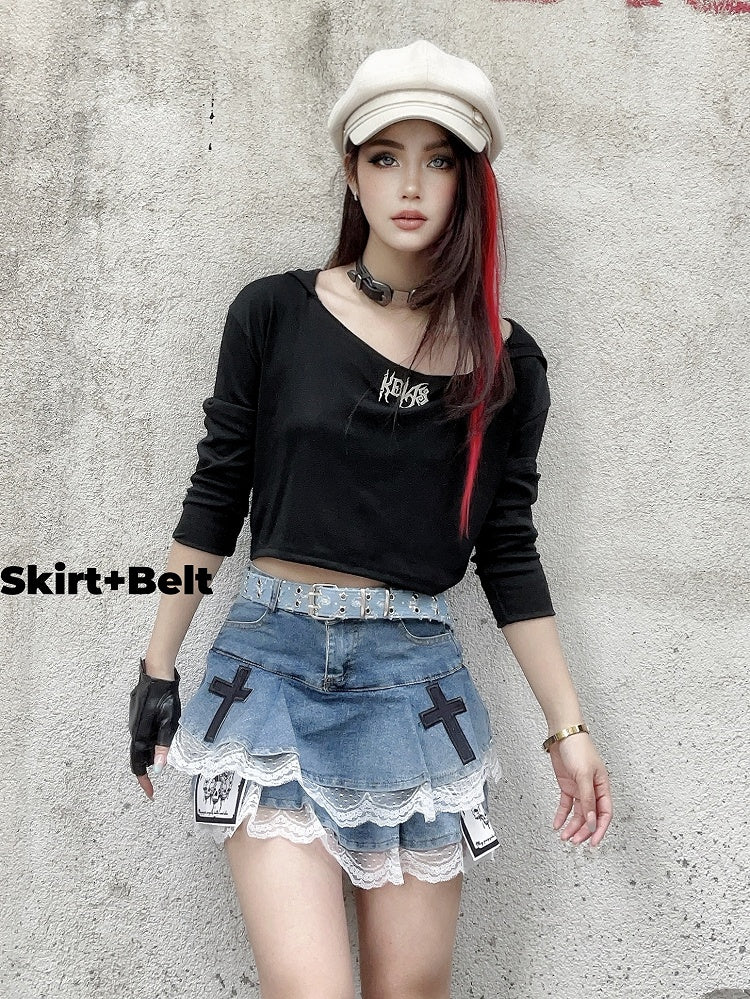 Stufenrock, blaues Kreuz und Skelett-Applikationen, Spitzenbesatz, glamourös