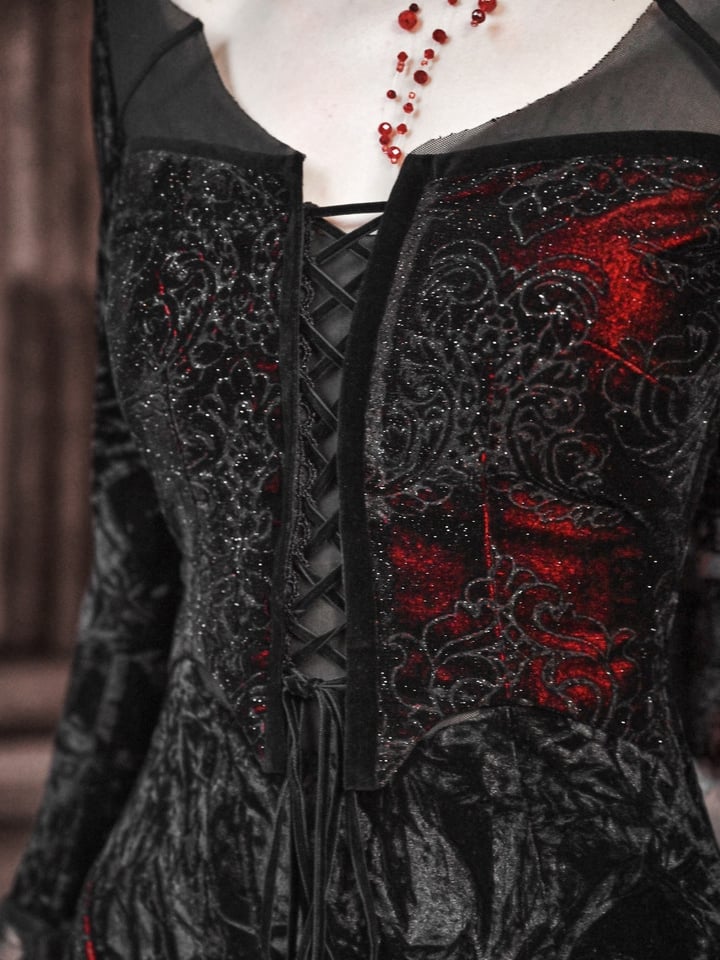 Flügel Romantischer Samt und geformter Spitzenausschnitt Fledermaus Vampirkleid Goth Meerjungfrau