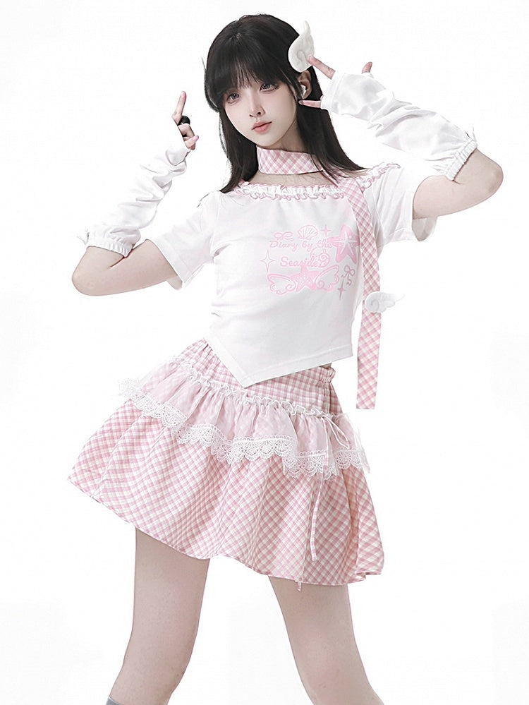 ブルーとスカーフのチェック柄、ピンク/ベビーヒトデと貝殻のプリント、フリル、アシンメトリーネックラインのTシャツ