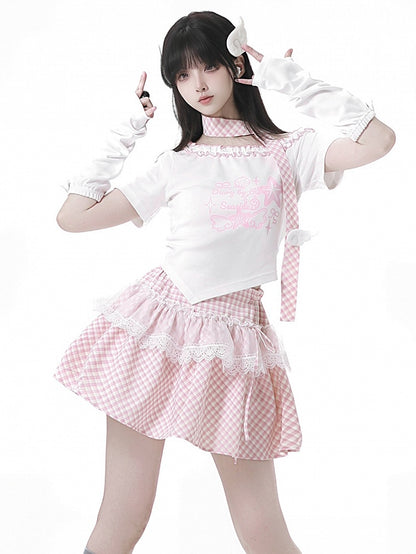 ブルーとスカーフのチェック柄、ピンク/ベビーヒトデと貝殻のプリント、フリル、アシンメトリーネックラインのTシャツ