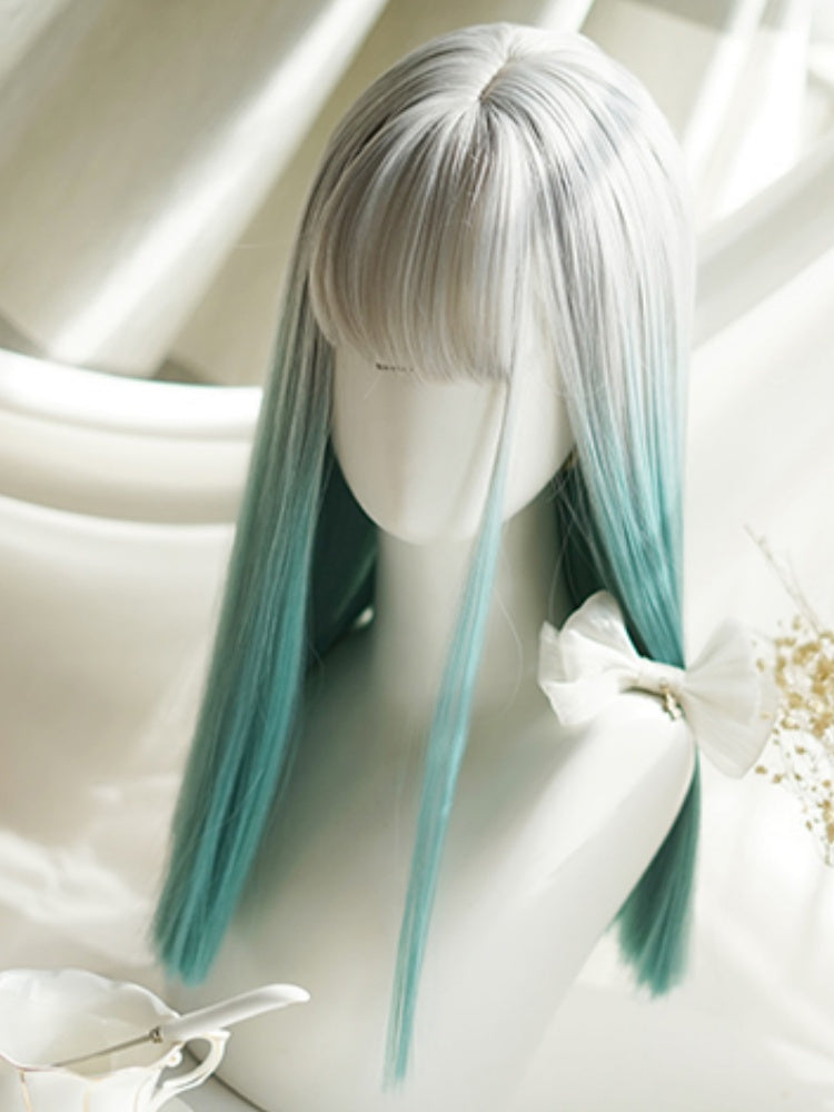 グレーグリーンのオンブレヘアカラー、バスト上の長さ、フルバングのストレートウィッグ