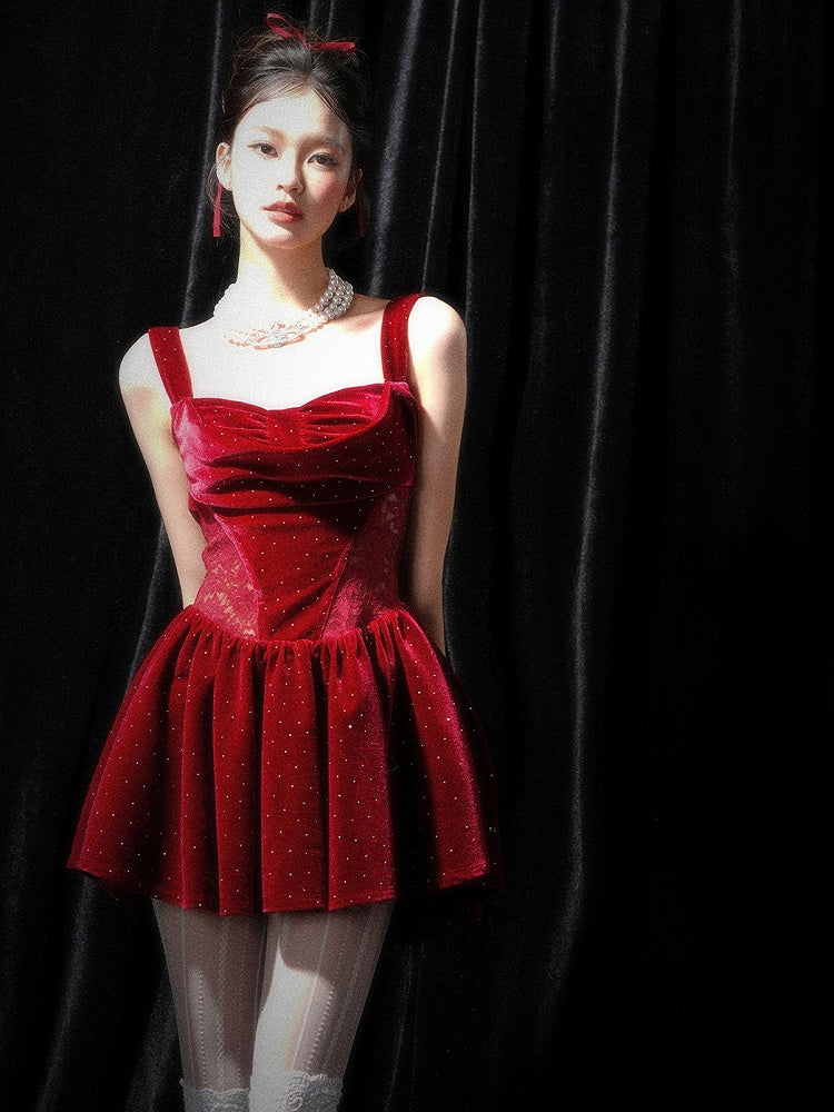 Strassverzierungen Weihnachten Weinrot Rückenfreies Kleid Perlendetails