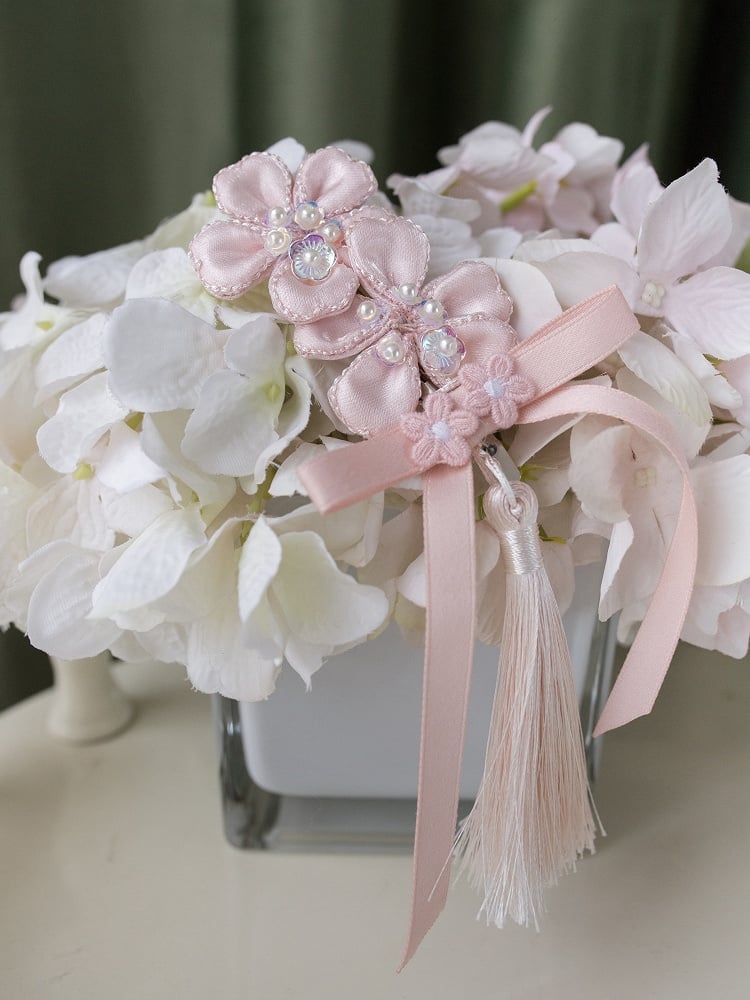 ピンクの桃の花のタッセルヘアクリップ
