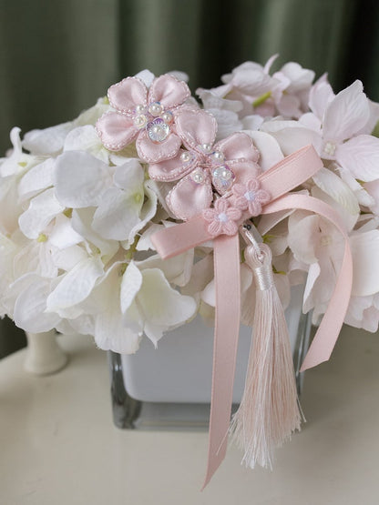 ピンクの桃の花のタッセルヘアクリップ