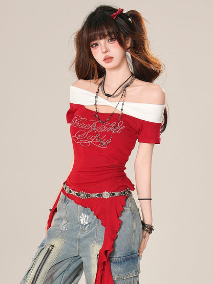 オフショルダーネックラインのほろ苦いTシャツ グラマラスレッド/ブラック