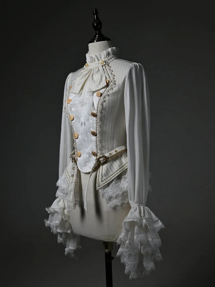 Weißer Jabot, lange Manschetten, Rüschenausschnitt, Cadcading-Ärmel