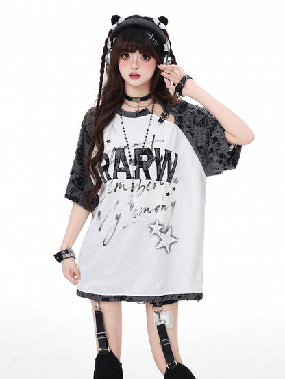 ホワイト ディストレスト ホールズ スターバックル グラフィック Tシャツ