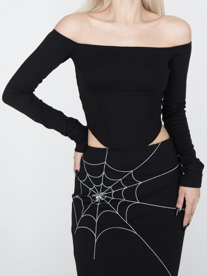 ブラックのオフショルダーネックライン、カーブヘムトップス