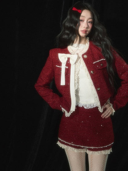 Weihnachtsrote Tweed-Kurzjacke mit Spitzenbesatz, Schleife und Perlendetails