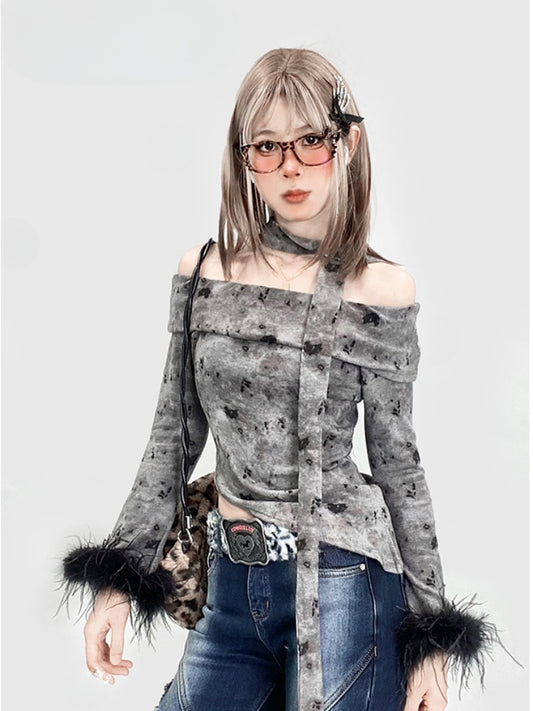 Graues Top mit schulterfreiem Ausschnitt und Plüschsaum