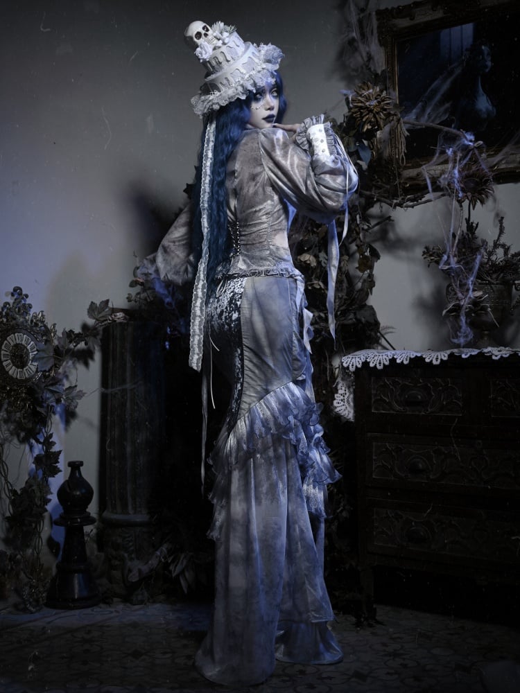 Staubblauer Rüschenvolant-Knierock „Corpse Bride“ im Gothic-Stil