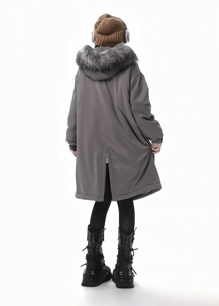 袖に星のアップリケが付いたフェイクファーカラーのグレーコート