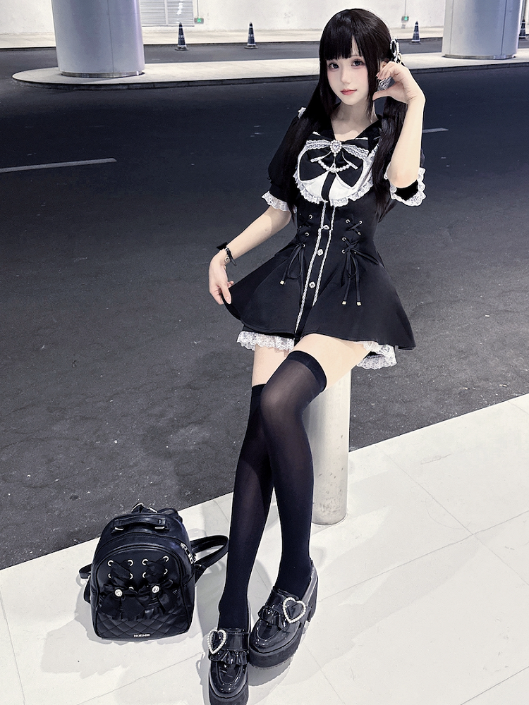 ジライ装飾ケイセット ホワイトレースアップウエストラインストーンミニドレス+ショーツ ブラックディテール