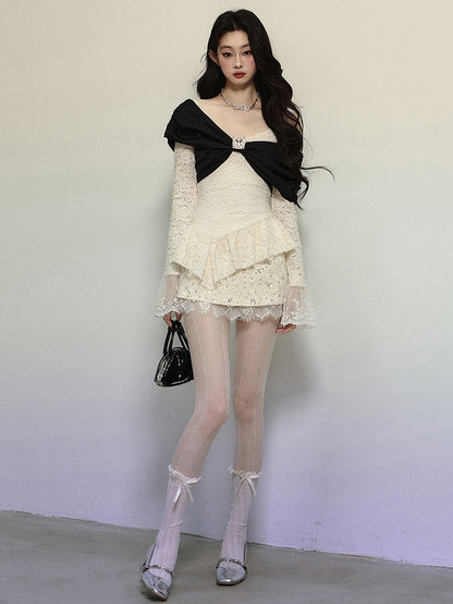 Aprikosenfarbenes Spitzentop mit großer Schleife, asymmetrischem Saum, V-Ausschnitt und langen Ärmeln