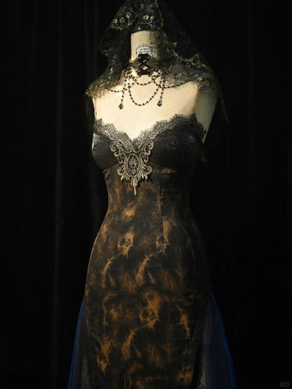 ブラック＆ゴールドのスリミングスリップドレス