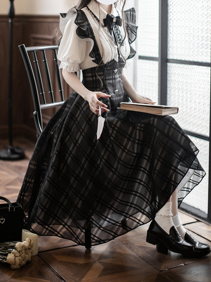 Baskisch mit Jirai-Overallkleid in Kei-Schwarz mit Karomuster, lange Taille, Version mit umgedrehten Flatterärmeln