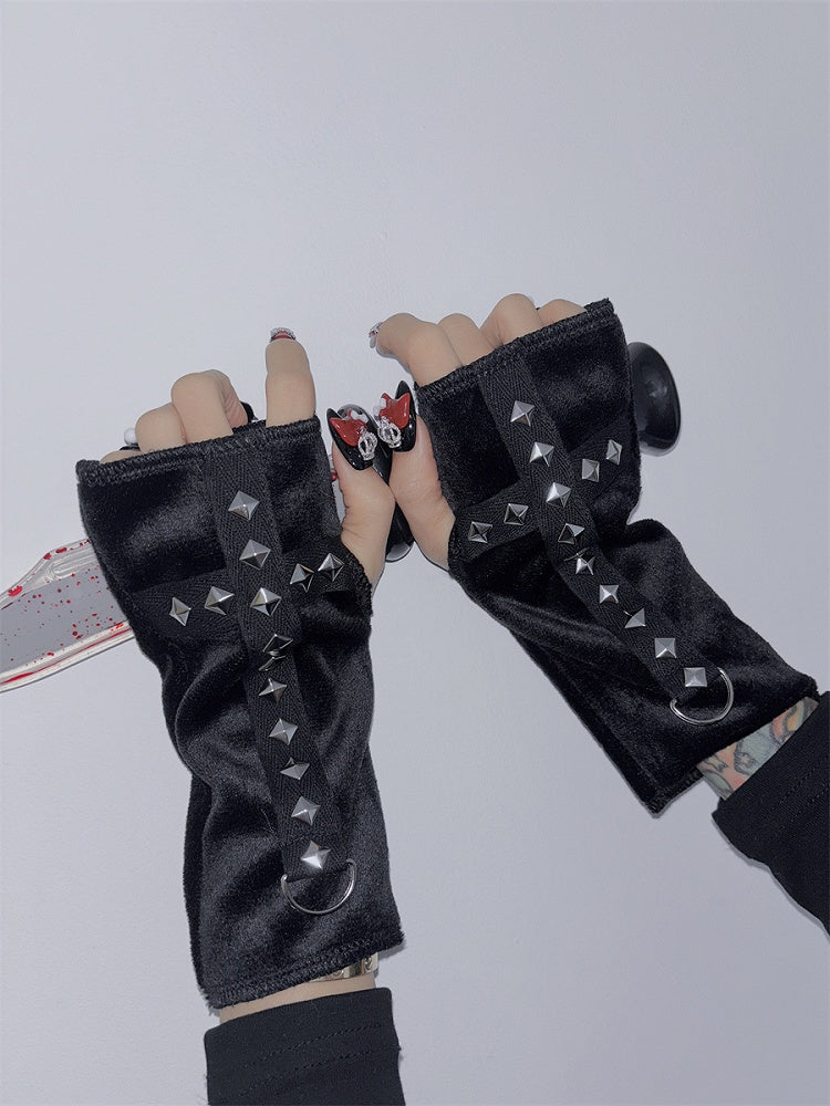 Schwarze fingerlose Handschuhe mit Nieten in normaler/dicker Ausführung