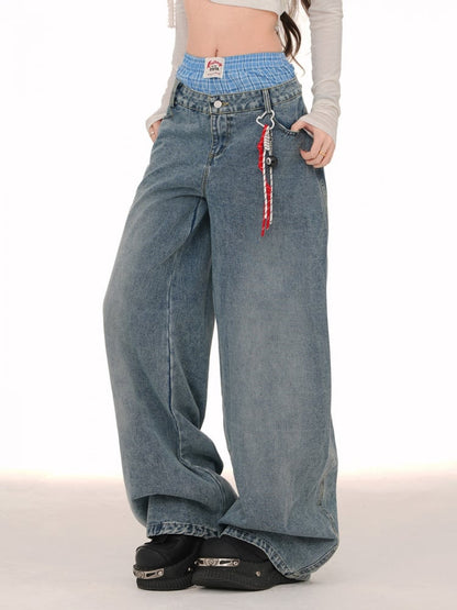 Weit geschnittene Jeans mit gestreiftem, kariertem Bund