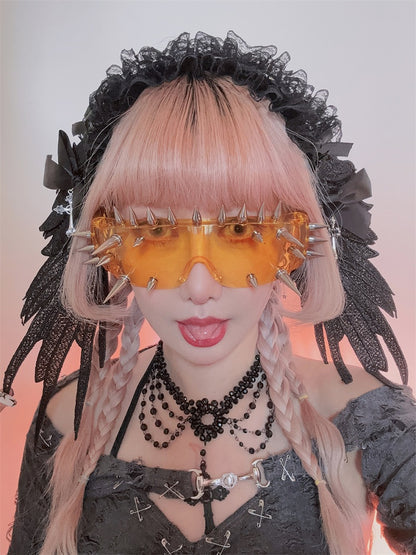 ダーク/ホワイト/グリーン/イエローのスタッドディテールサイバーパンクサングラス