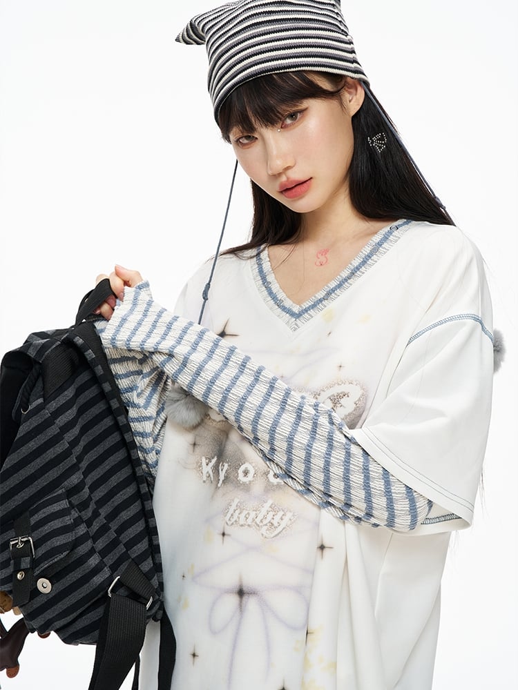 ホワイトフェイクツーピースVネックグラフィックTシャツ