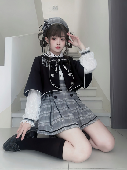 ブラックの取り外し可能な蝶結びバッジアップリケケープ