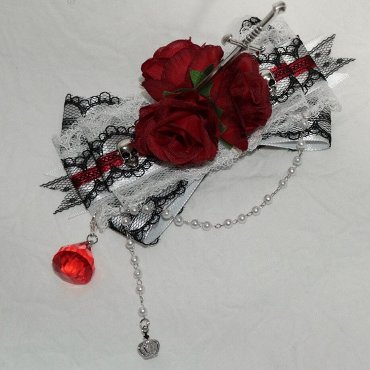 Rot-Weiße Rosette, Schwert, Haarspange, Schleife, Spitzenverzierung und Skelett-Charme mit Perlen