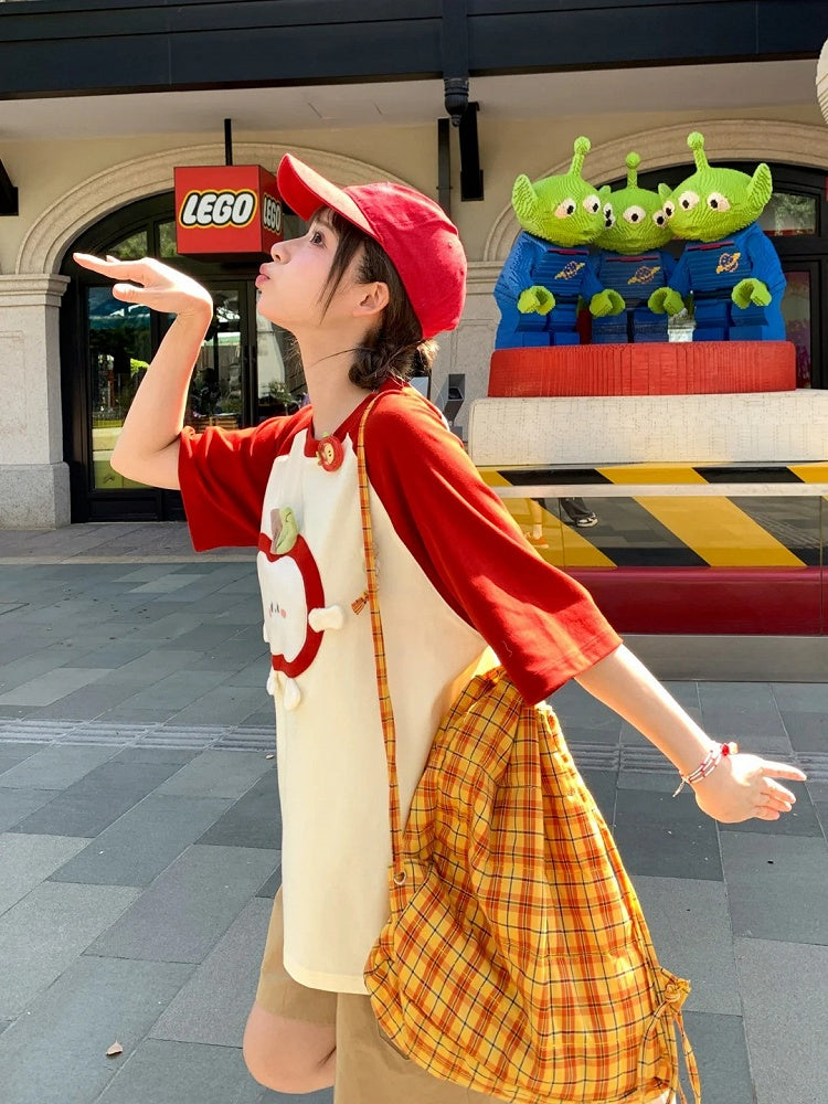 赤と白のカラーブロックデザインTシャツ アップル