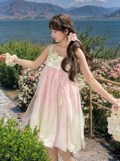 Ombre Style Spaghettiträgerkleid Empire Rosa Taille Erdbeerstickerei Cheongsam