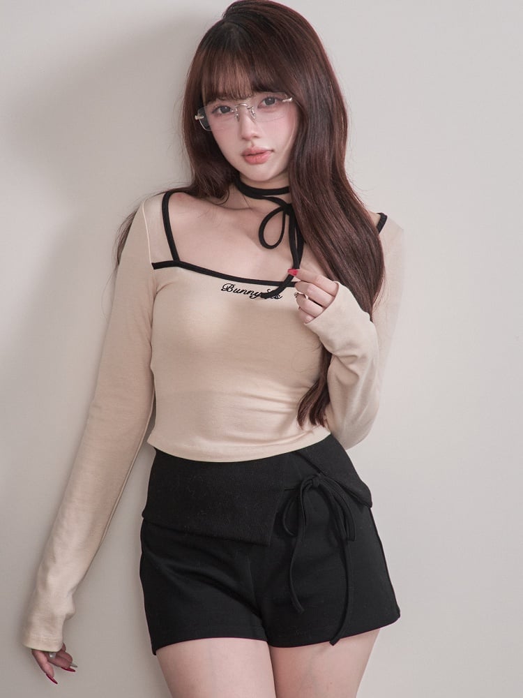 Haut Kei à col montant avec cravate beige carrée, manches longues Jirai