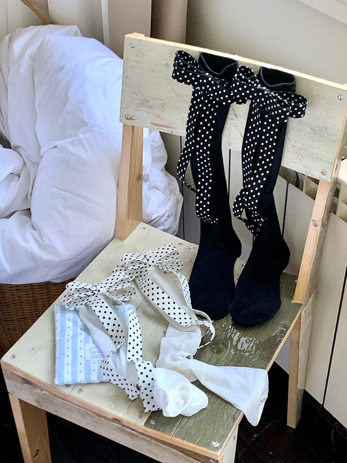 Unterkniestrümpfe mit Polka-Dot-Muster, weiß/schwarz, Schleifendesign