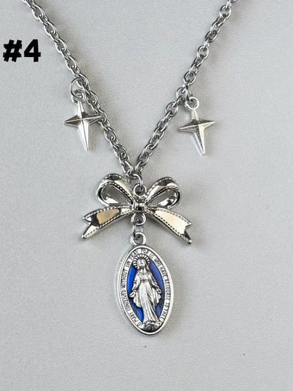 Halskette mit Schleifenanhänger in Silber