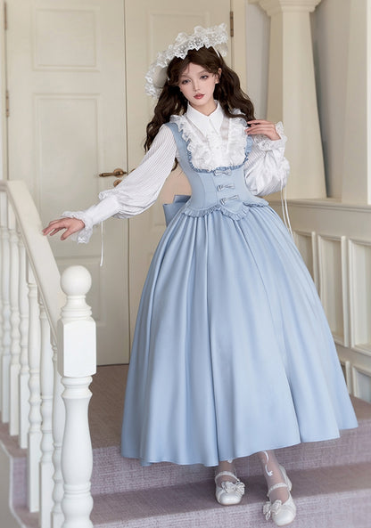 Klassisches Lolita-Kleid mit Rüschen an der Brust und unter dem Rocksaum, gewellt, elegant, Blau