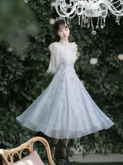 Weißes und violettes Edward Neckholder-Sommerkleid mit Blumenmuster