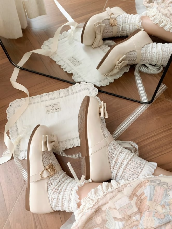 Schleife mit Bär Süße Lolita Schnallen an der Spitze Beige Flats Herz Umarmung