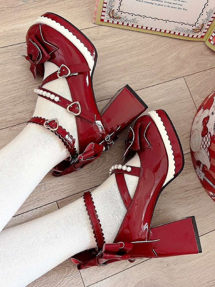 Herzsüßes rotes PU-Lolita-Schnallenriemen, Schleife, Perlenverzierung, Janes-Leder mit Mary-Akzenten in Weinrot