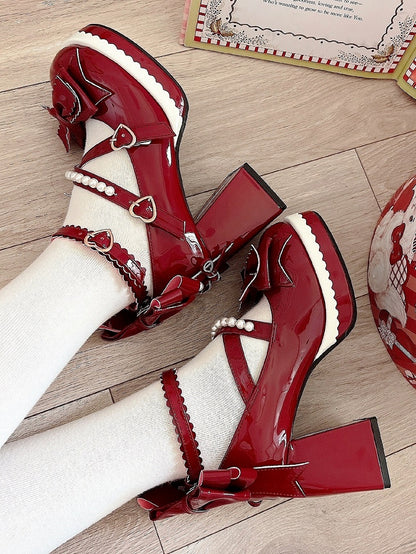 Herzsüßes rotes PU-Lolita-Schnallenriemen, Schleife, Perlenverzierung, Janes-Leder mit Mary-Akzenten in Weinrot