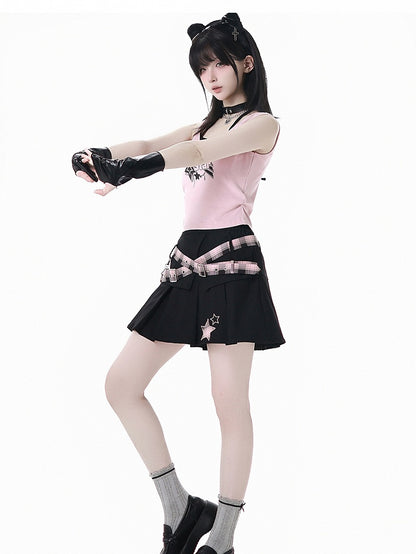 ピンクチェック柄バックルストラップ、スターアップリケ、ブラックボックスプリーツスカート