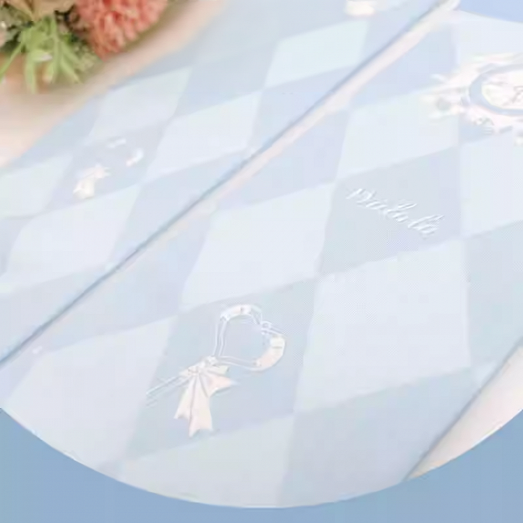 Overknee-Strümpfe mit blauem Rautenmuster „Alice im Wunderland“-Motiv
