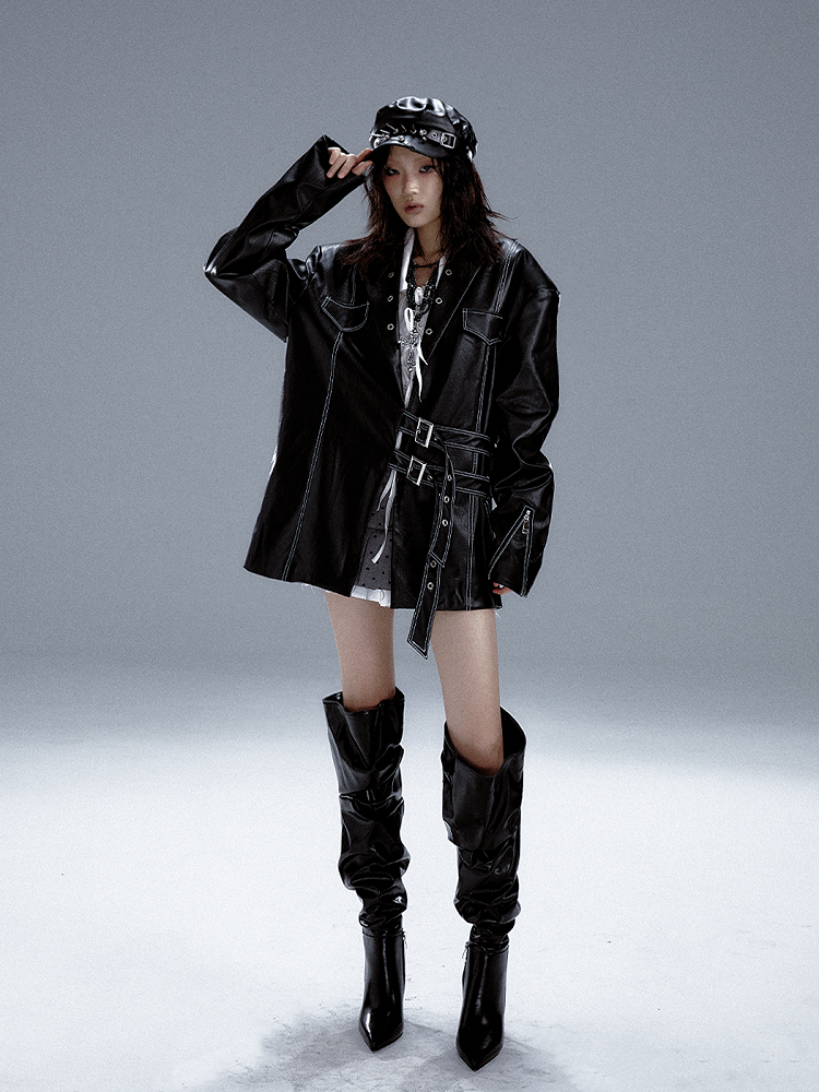 Details Schwarzer Anzug im PU-Punk-Design mit Reißverschluss und Metallmanschetten