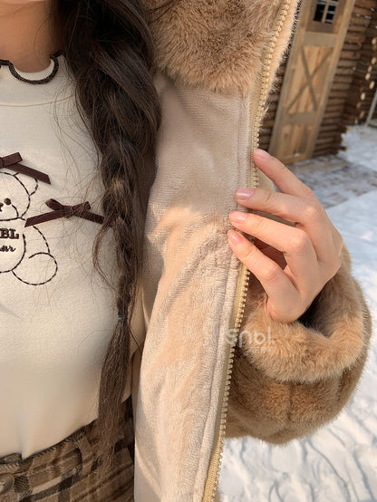 Niedlicher Capybara-verzierter brauner Plüsch-Kapuzenpullover