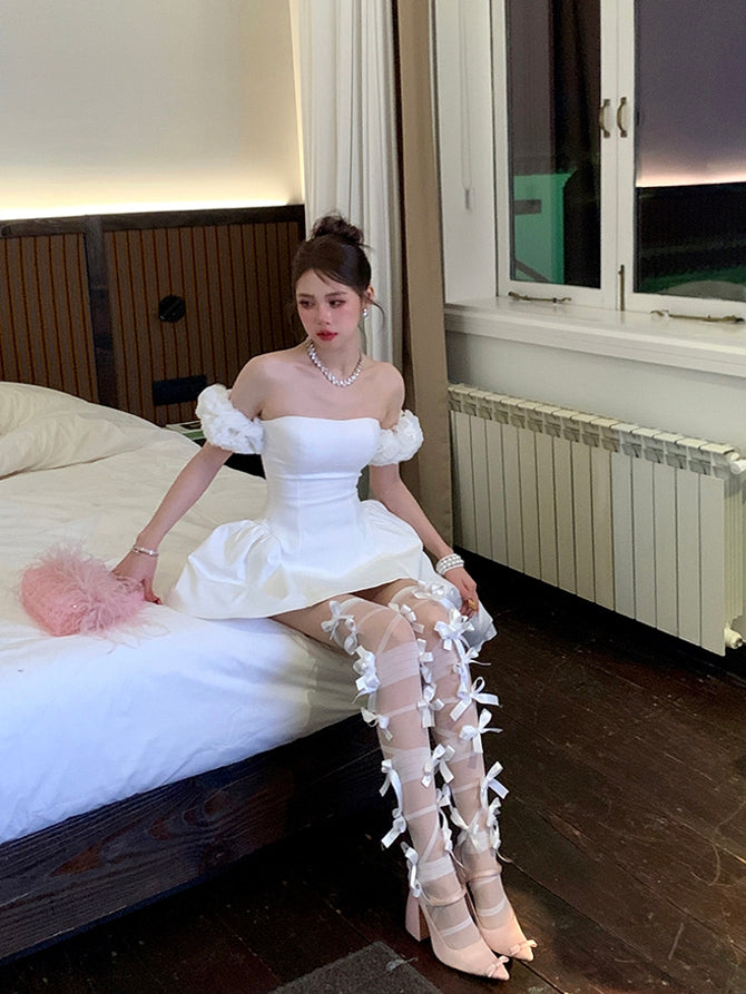 Crisscorss Details Overknee-Strümpfe mit Schleife und Bändern, Weiß/Schwarz