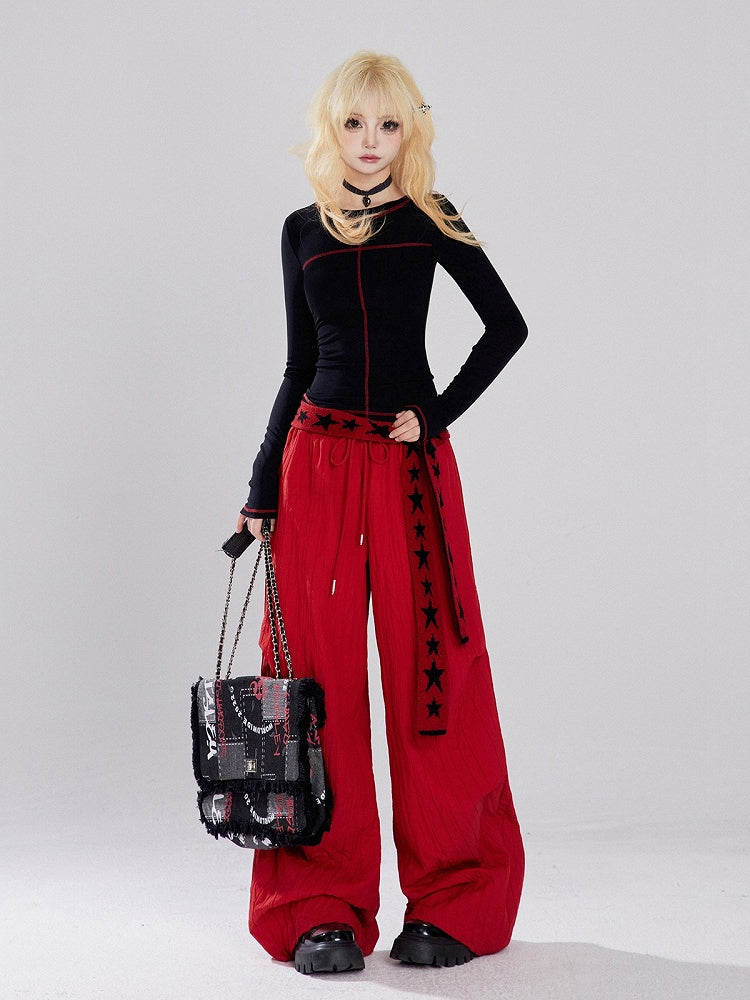 Rote Hose mit weitem Bein