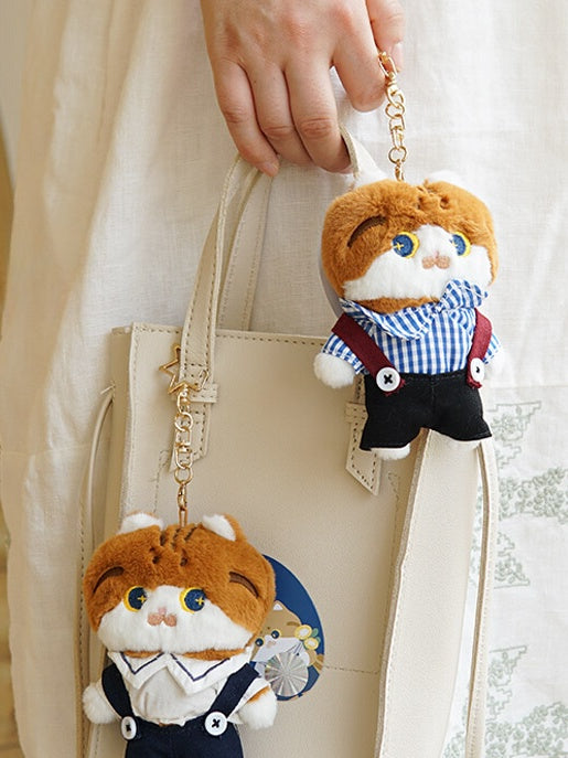 4つのオプションかわいい猫の形をしたぬいぐるみ