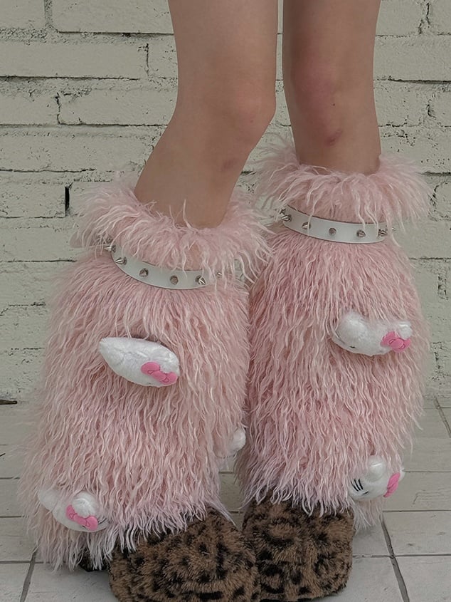 Weiß/Rosa/Kaffeebraune, zottelige Beinwärmer mit Nieten und Plüsch-Kätzchen