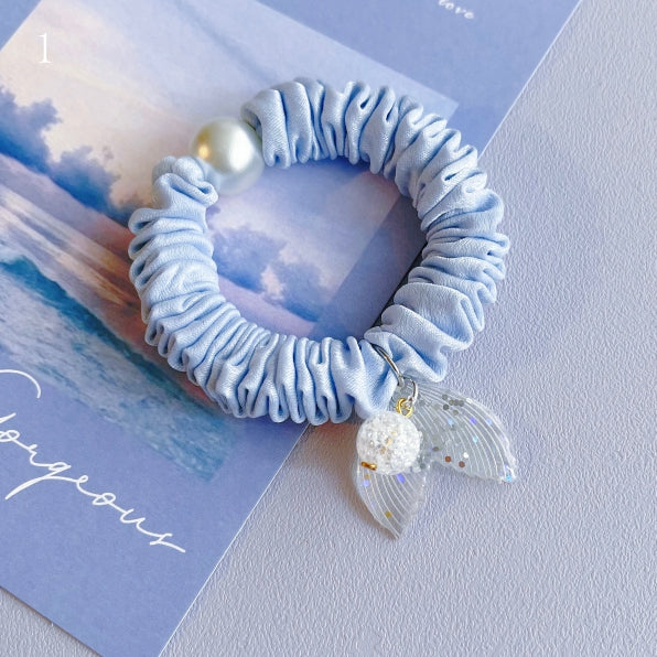 Perlenbesetzter 7 Meerjungfrau Charm Optionen Blaues Haargummi verziert