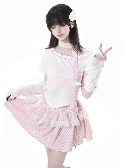 ブルーとスカーフのチェック柄、ピンク/ベビーヒトデと貝殻のプリント、フリル、アシンメトリーネックラインのTシャツ