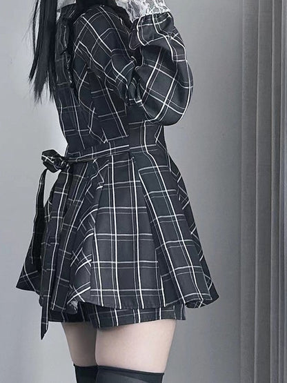 Verziertes Minikleid + Shorts Herzförmige Taille Flatter Jirai Kei Schwarz Weiß Kariertes Set mit hohen Ärmeln