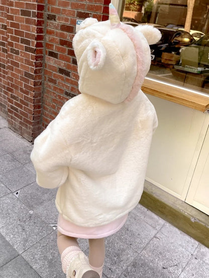 Beigefarbener Fleece-Kapuzenpullover mit Buchstabenmuster und Einhornkopf