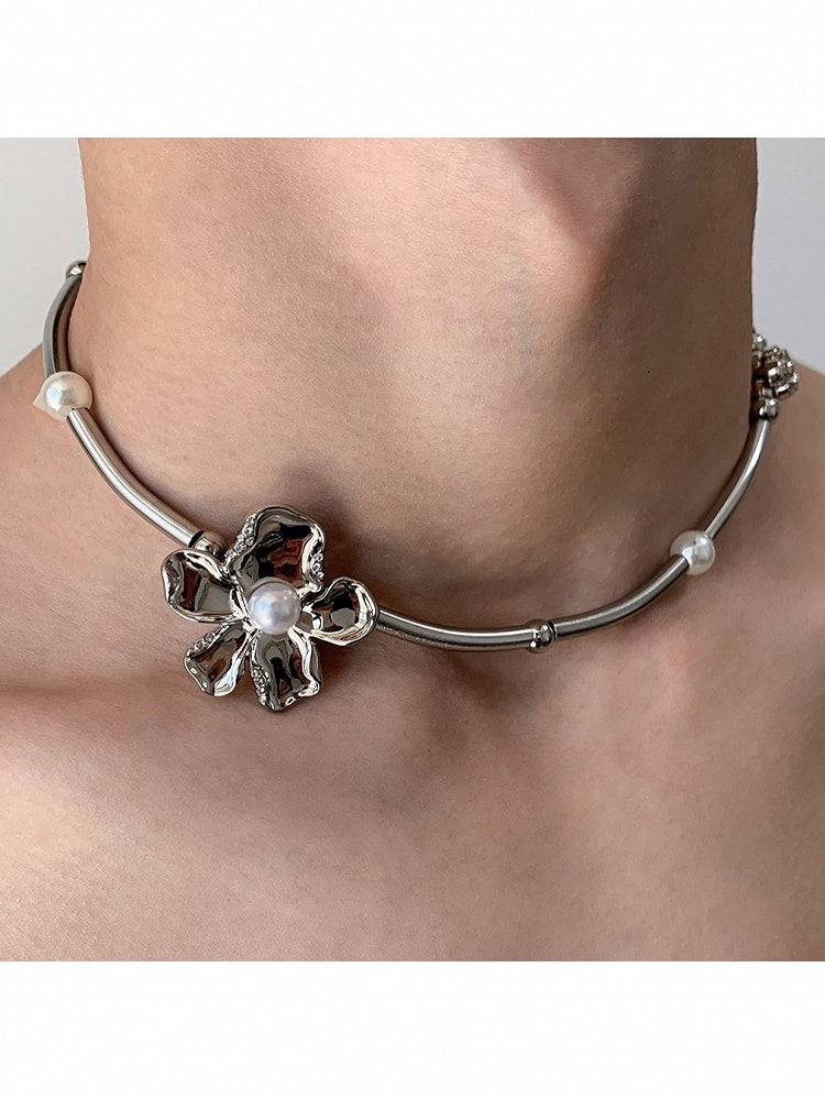 Silver Flower Choker with Pearl Decoration - YSHXS